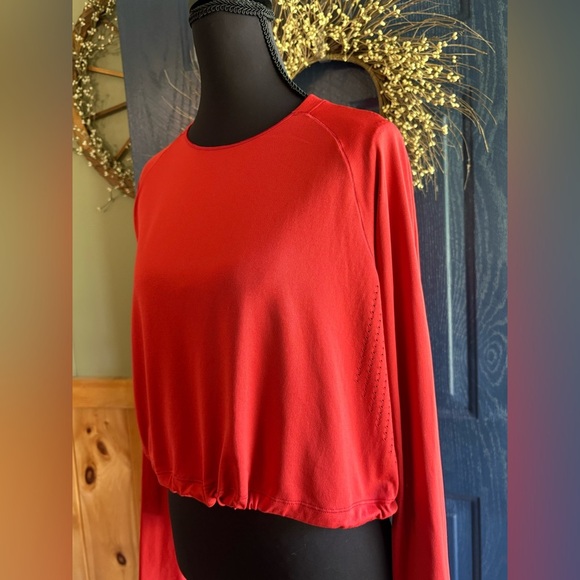 Gymshark Crop Blouse with drawstring front closure. Size L - Picture 2 of 11
